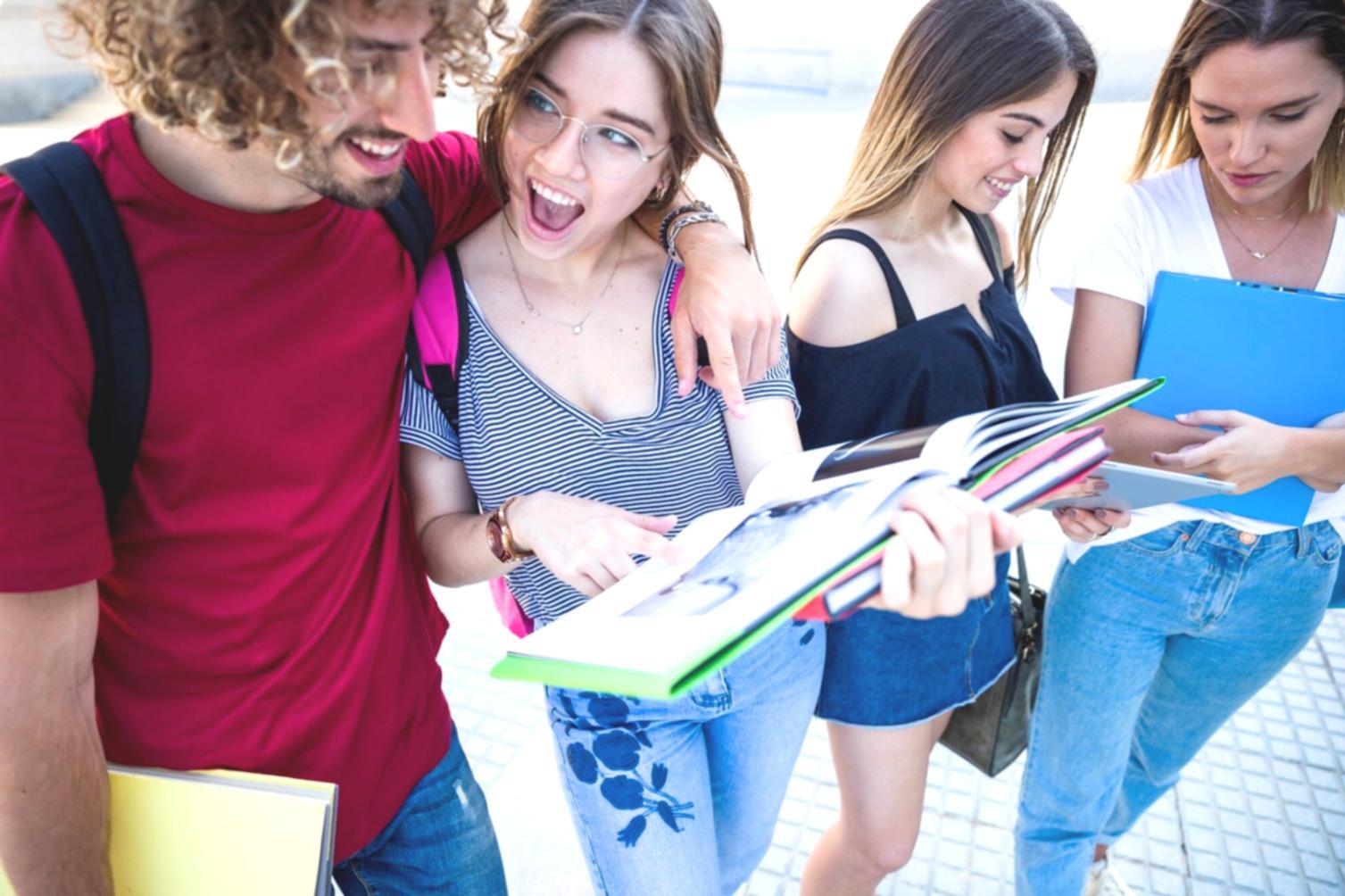 Sessione di apprendimento interattiva con materiali didattici